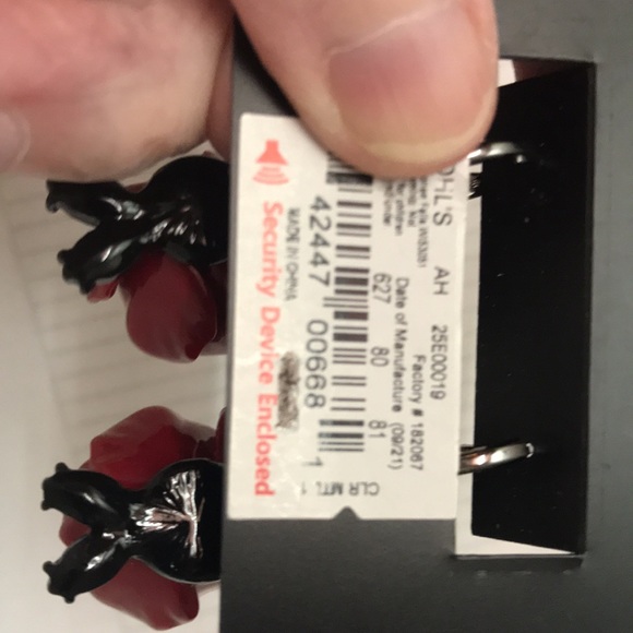 Vera Wang Simply Vera Wang. Red flowers earrings for pierced ears. - Picture 3 of 3